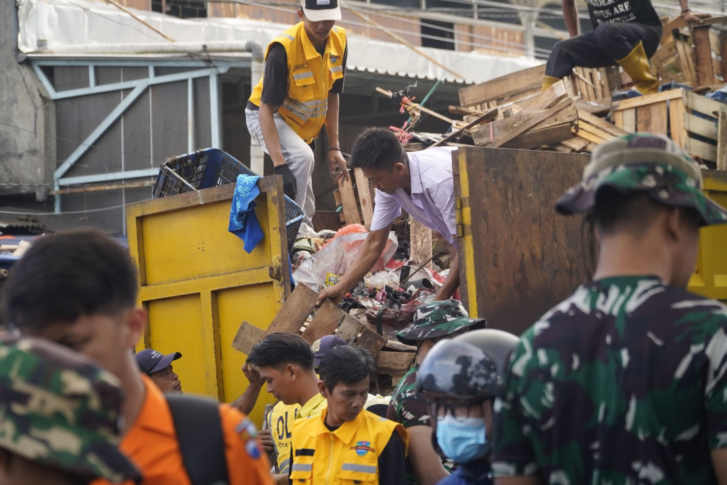 Jum’at Bersih di Lingkungan Jl. MA Salmun – Jl. Mayor Oking